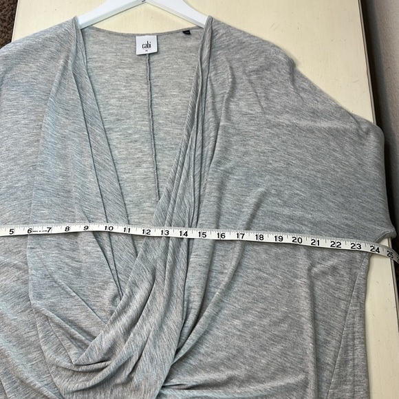 Cabi Taylor Twist Front Gray Draped Long Sleeve Top 3245 Size Medium - Picture 9 of 11